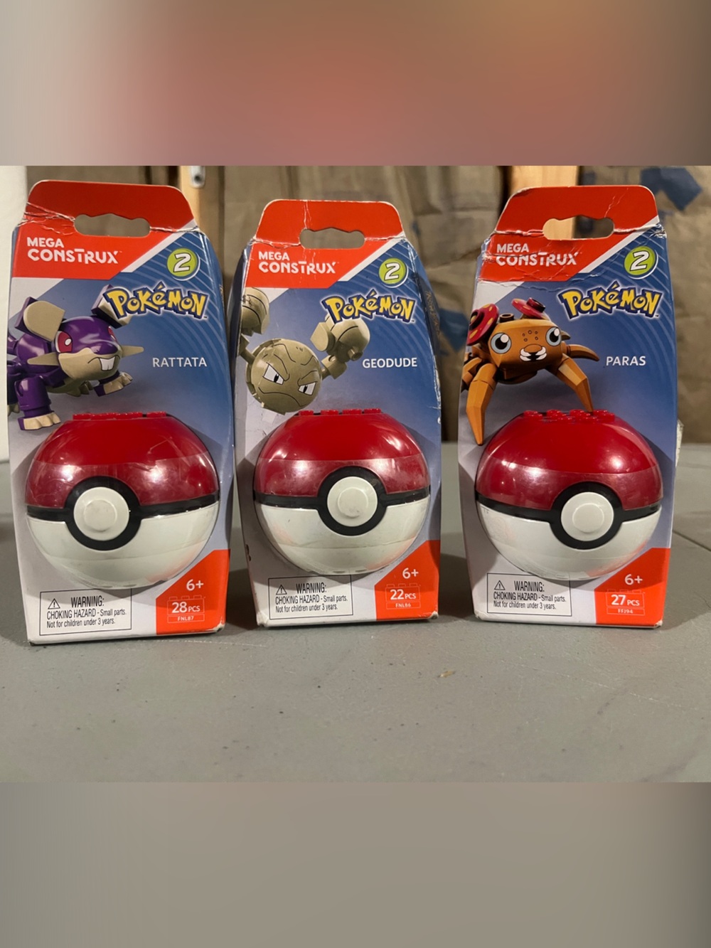 Mega Construx Pokémon Poké Ball Build Set - Red & White